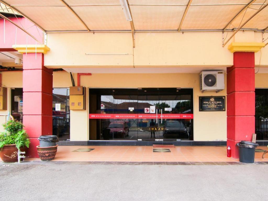 Oyo 11343 Hotel Putra Iskandar Seri Iskandar Exterior foto