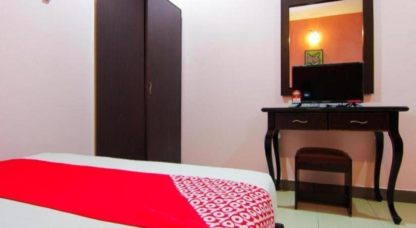 Oyo 11343 Hotel Putra Iskandar Seri Iskandar Exterior foto