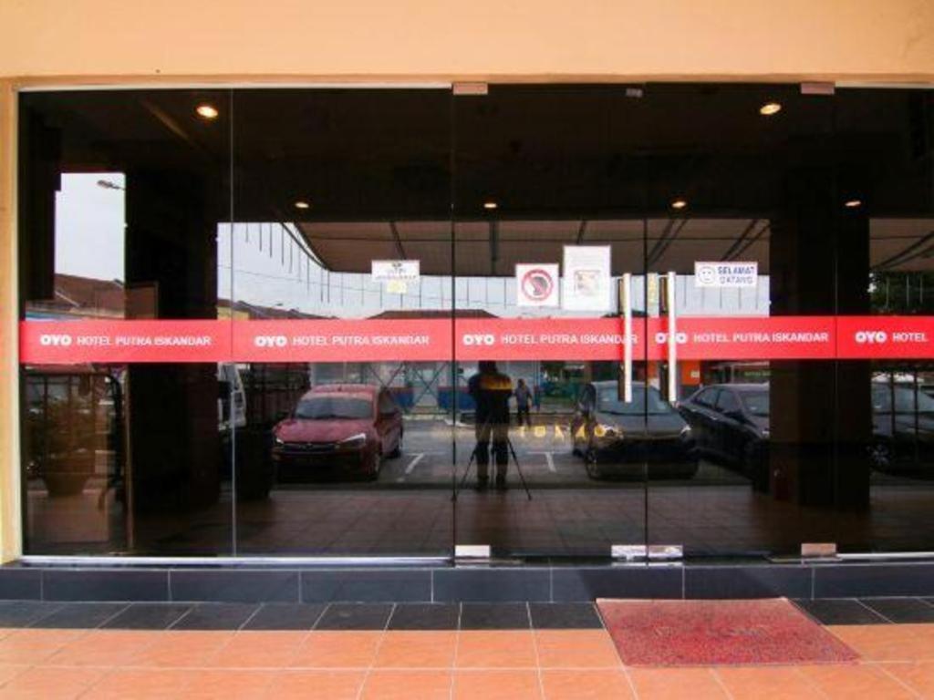 Oyo 11343 Hotel Putra Iskandar Seri Iskandar Exterior foto