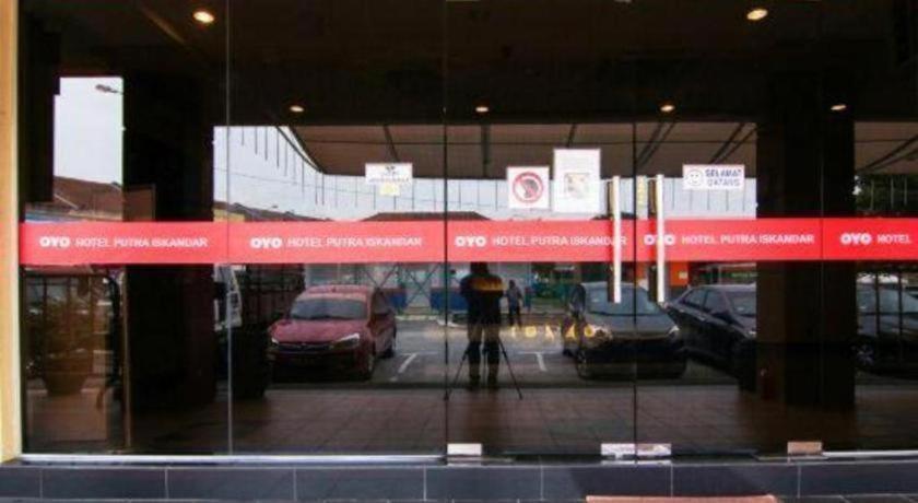 Oyo 11343 Hotel Putra Iskandar Seri Iskandar Exterior foto