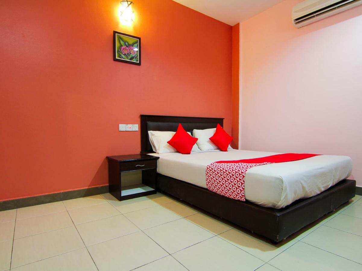 Oyo 11343 Hotel Putra Iskandar Seri Iskandar Exterior foto