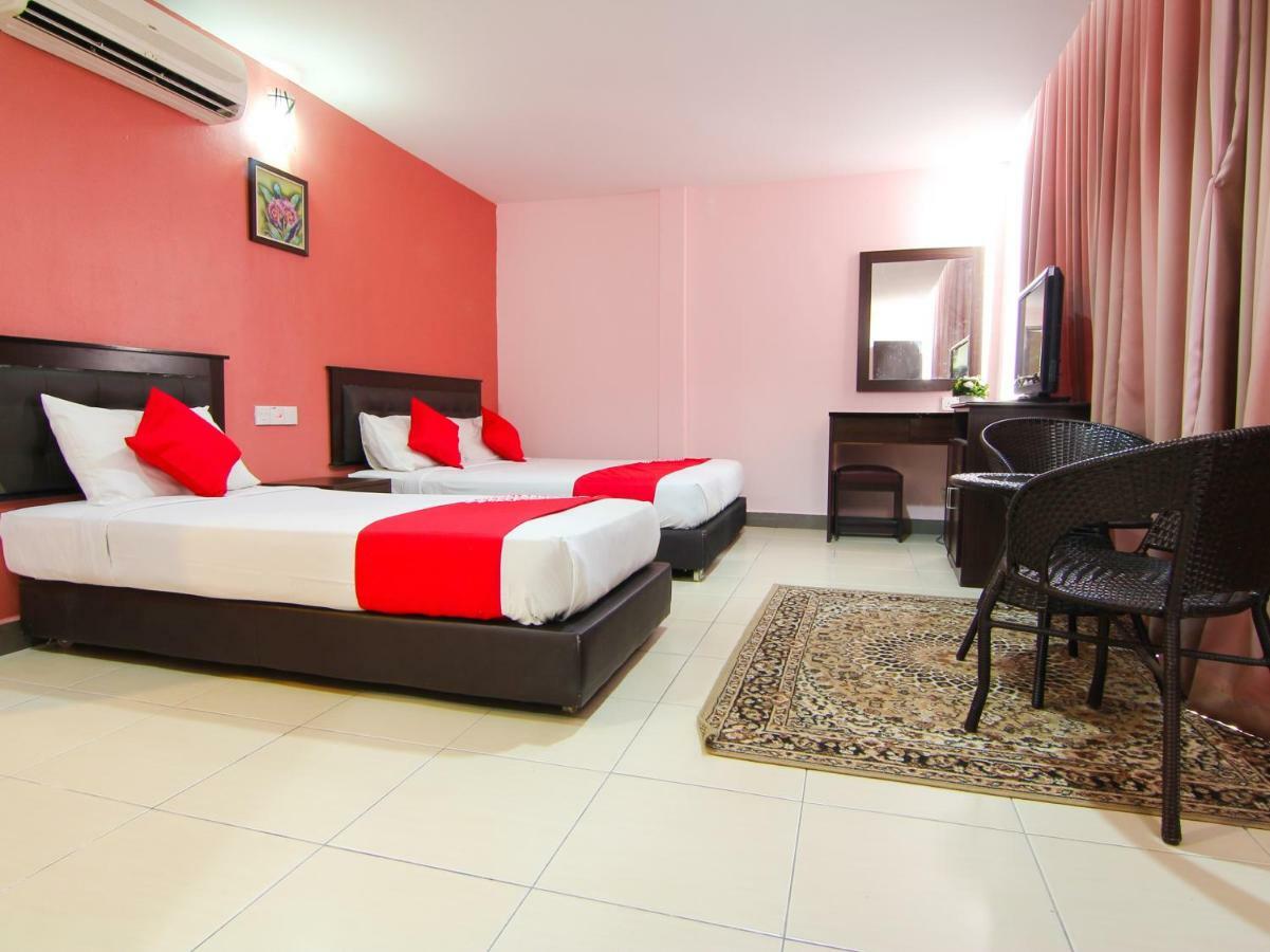 Oyo 11343 Hotel Putra Iskandar Seri Iskandar Exterior foto