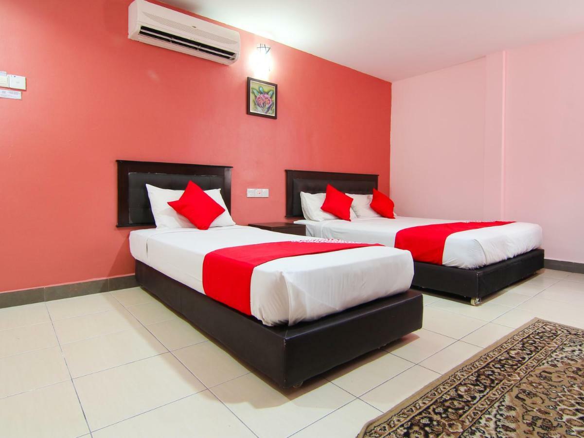 Oyo 11343 Hotel Putra Iskandar Seri Iskandar Exterior foto