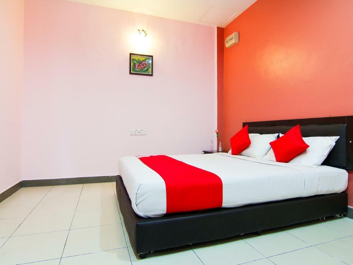 Oyo 11343 Hotel Putra Iskandar Seri Iskandar Exterior foto