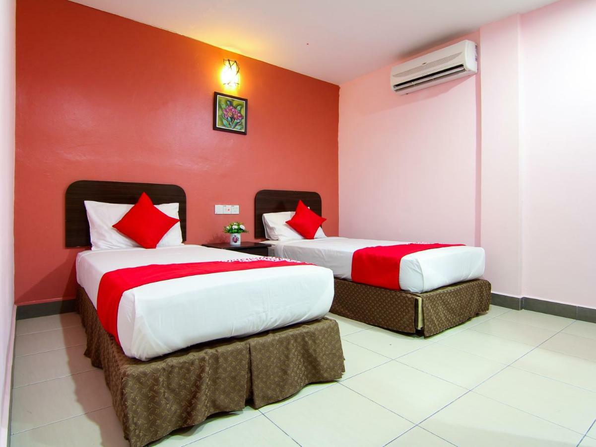 Oyo 11343 Hotel Putra Iskandar Seri Iskandar Exterior foto